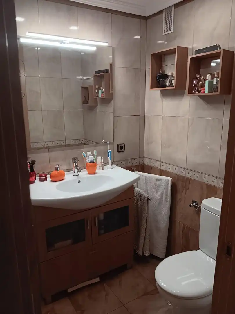 Bathroom of Flat for sale in Madrid  with Air Conditioner and Heating