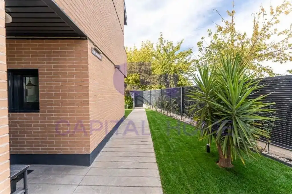 Casa aparellada amb terrassa en venda a Calle de Málaga, imagen 4