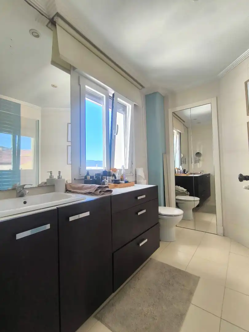 Baño de Piso en venta en Pontevedra Capital  con Calefacción, Parquet y Horno
