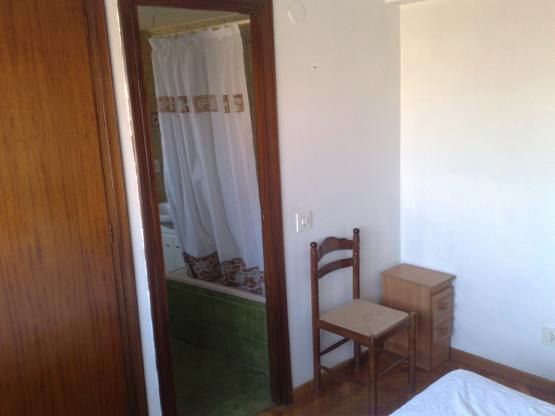 Habitación de Piso de alquiler en  Zaragoza Capital con Calefacción, Parquet y Amueblado