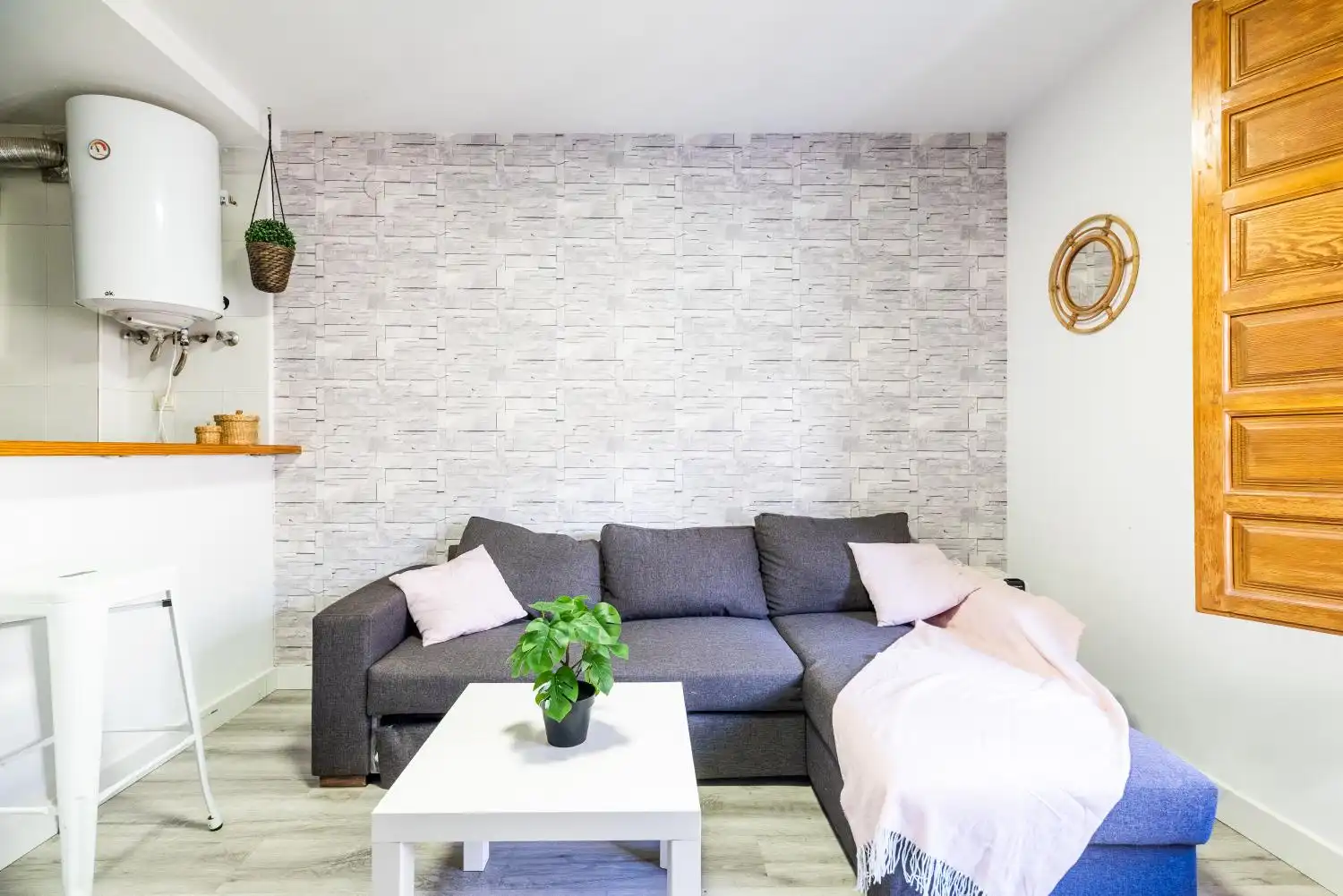 Living room of Flat for rent in Granada  with Air Conditioner, Heating and Furnished