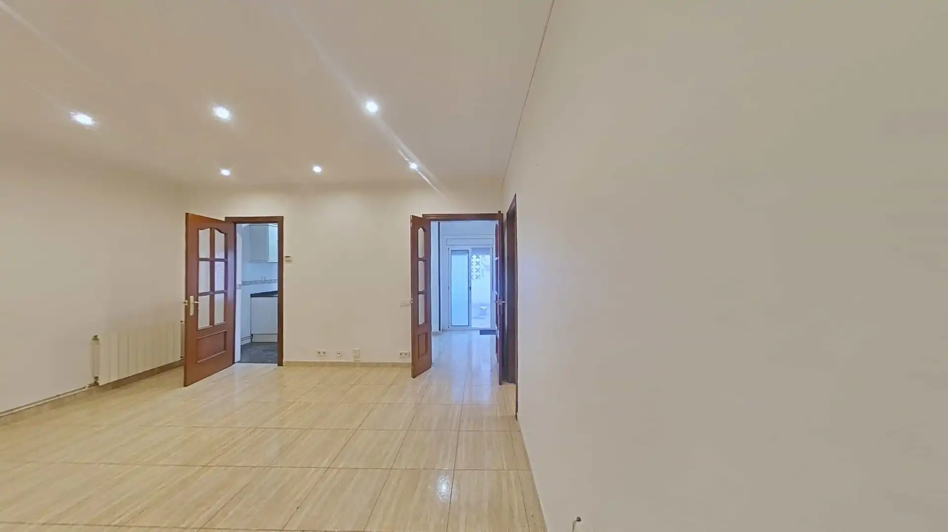 Erdgeschoss zum Verkauf in L'Hospitalet de Llobregat mit Klimaanlage, Heizung und Terrasse