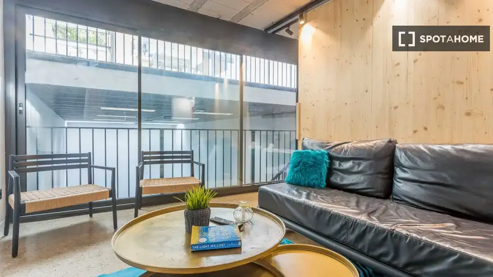 Flat with terrace to rent in Sarrià - Sant Gervasi