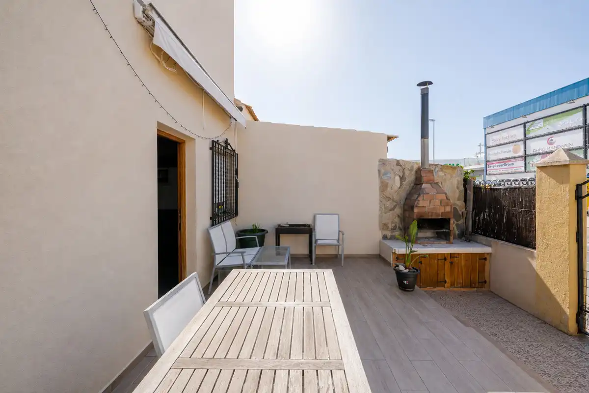 Terraza de Casa adosada en venta en Torrevieja con Aire acondicionado, Calefacción y Jardín privado