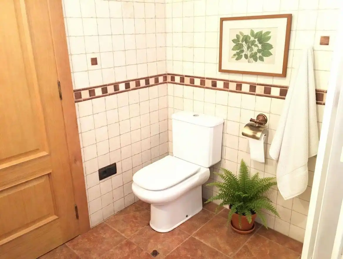 Bathroom of Attic for sale in Silla  with Air Conditioner, Heating and Parquet flooring