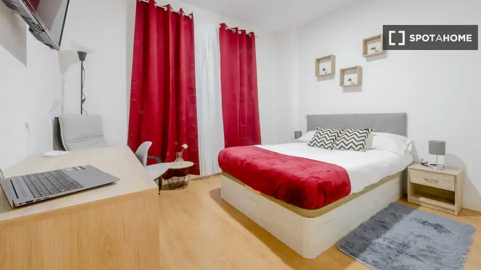 Bedroom of Flat for rent in Madrid  with Air Conditioner, Heating and Furnished