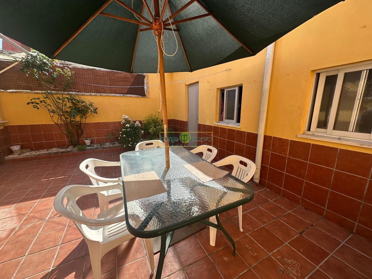 Terrassa de Casa o xalet en venda en León Capital  amb Calefacció