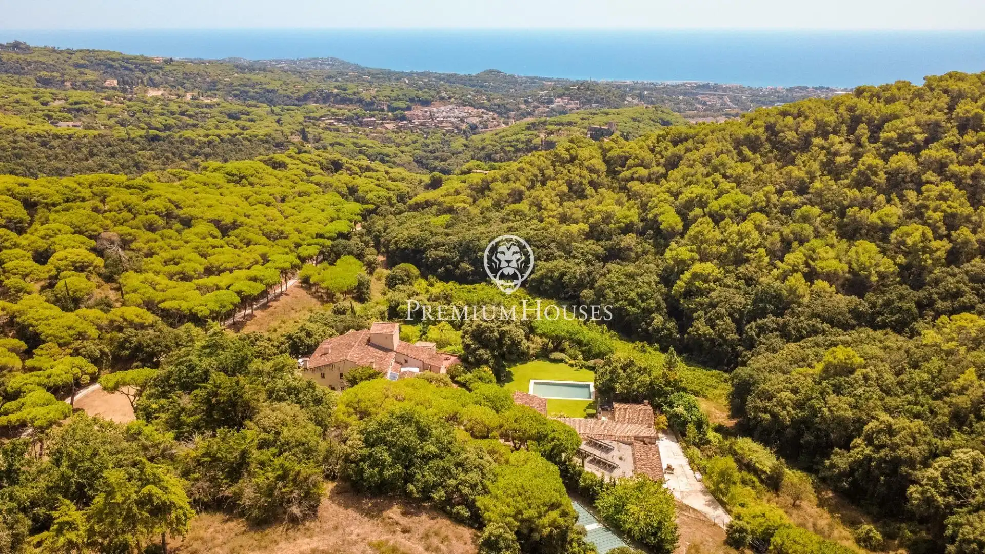 Vista exterior de Finca rústica en venda en Sant Andreu de Llavaneres amb Aire condicionat, Calefacció i Piscina
