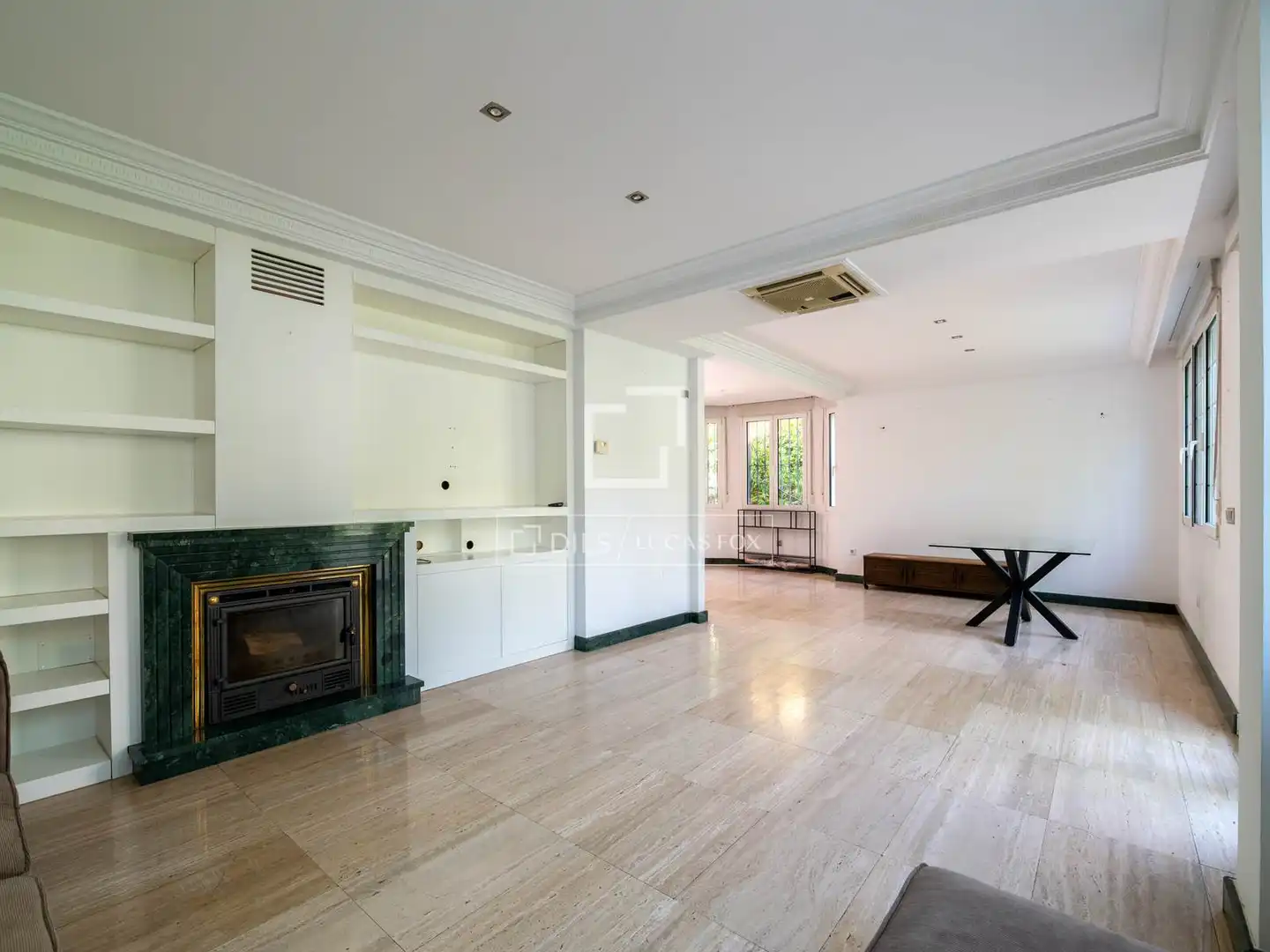 Sala d'estar de Casa o xalet en venda en Madrid amb Aire condicionat, Calefacció i Jardí privat