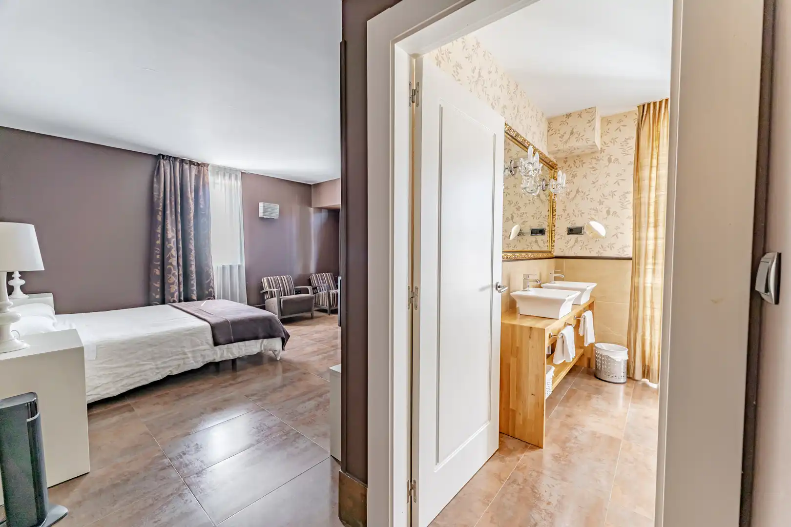 Habitación de Edificio en venta en Valle de Losa con Alarma