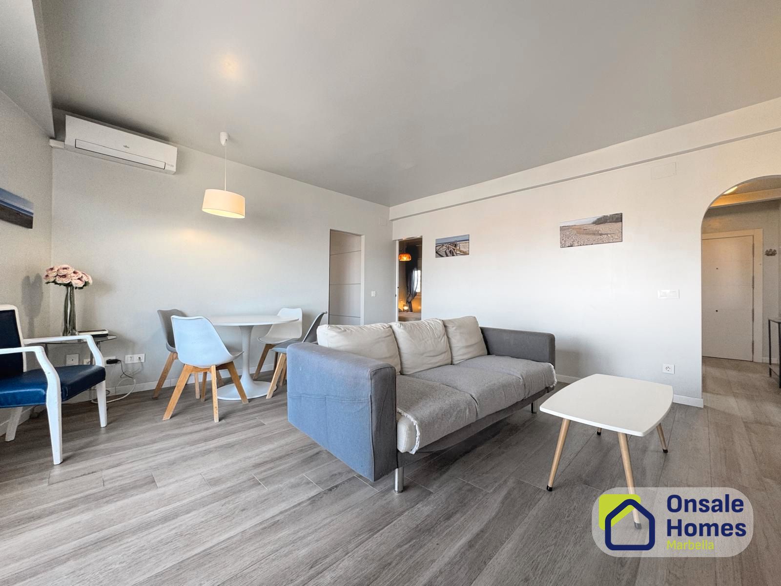 Living room of Flat for sale in Marbella  with Air Conditioner, Terrace and Internet