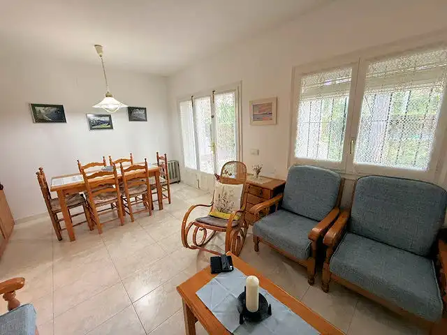 Sala d'estar de Casa o xalet en venda en L'Escala amb Aire condicionat, Calefacció i Terrassa