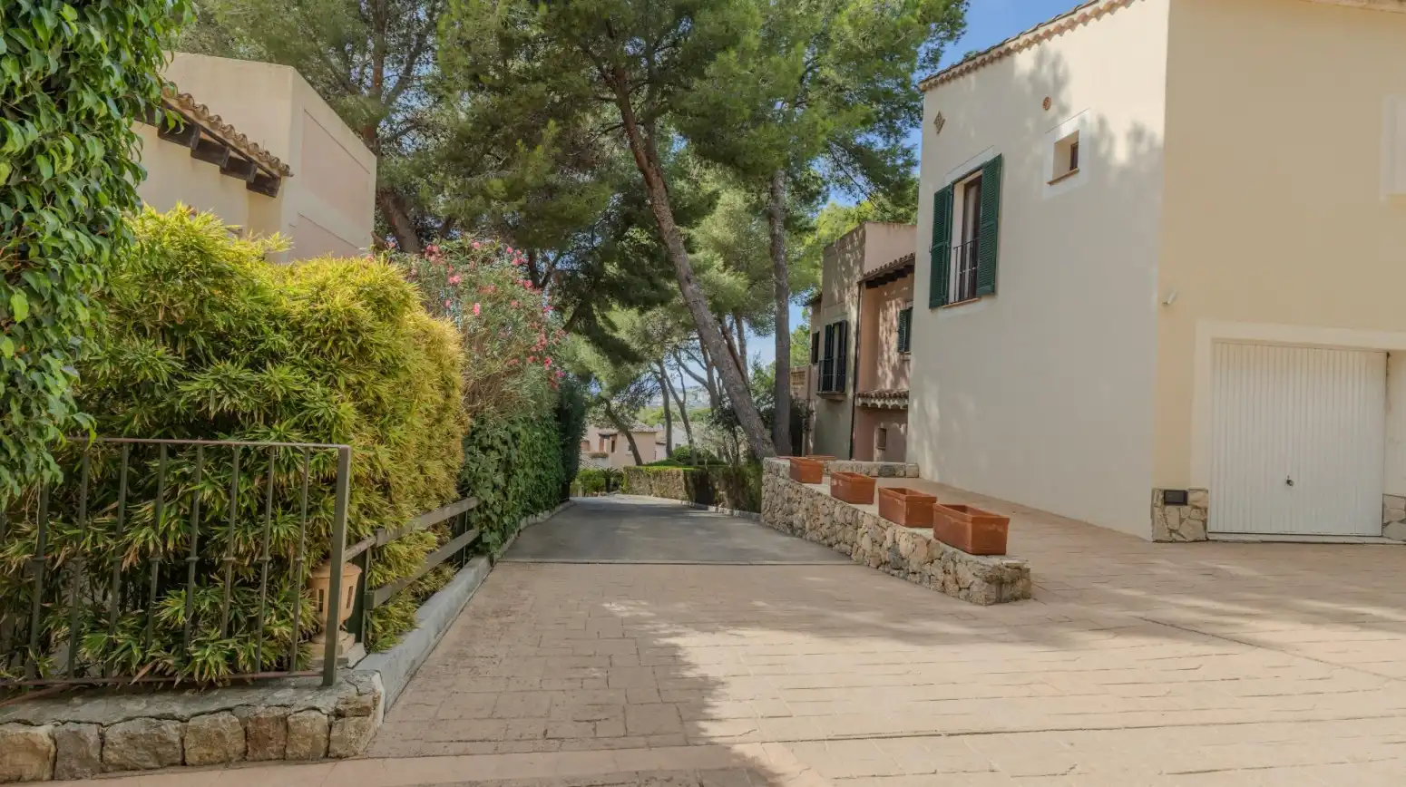Vista exterior de Casa o xalet en venda en Calvià amb Aire condicionat, Piscina i Piscina comunitària