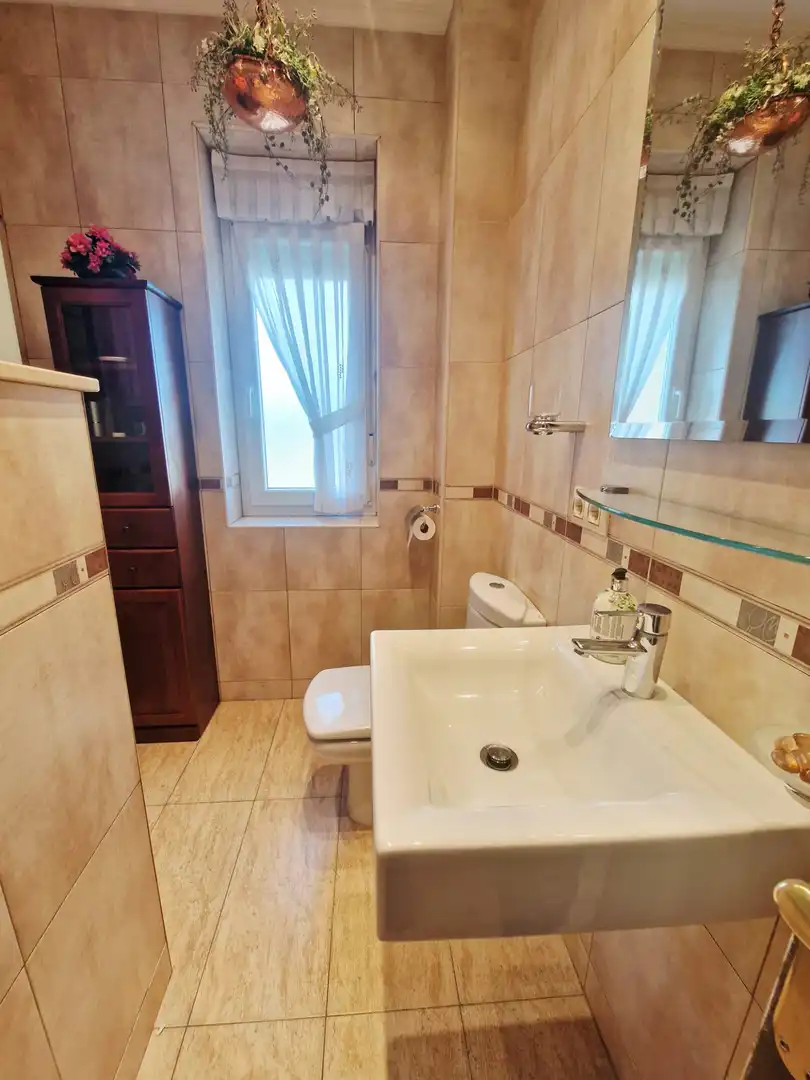Baño de Piso en venta en Avilés con Calefacción, Parquet y Trastero
