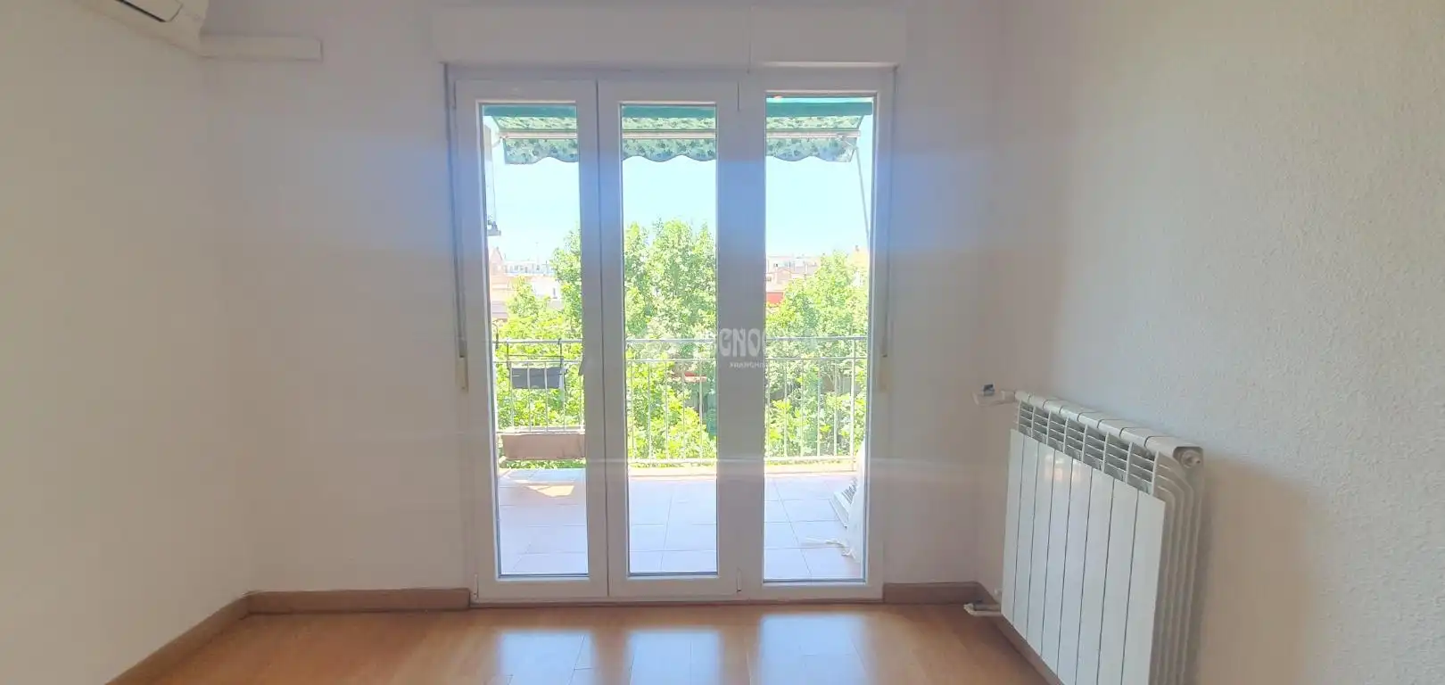 Schlafzimmer von Wohnung zum Verkauf in Madrid mit Klimaanlage, Heizung und Terrasse