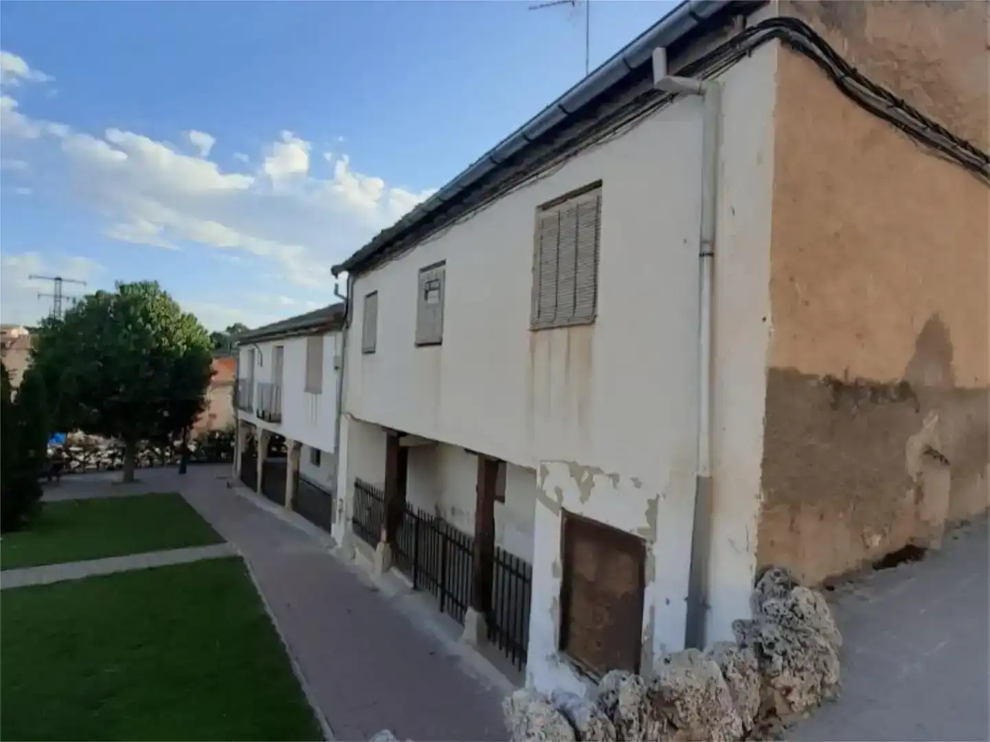 Vista exterior de Casa adosada en venda en Turégano amb Balcó