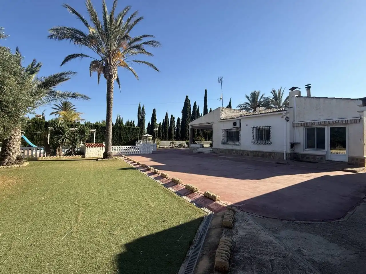 Vista exterior de Casa o chalet en venta en Elche / Elx con Aire acondicionado, Calefacción y Jardín privado