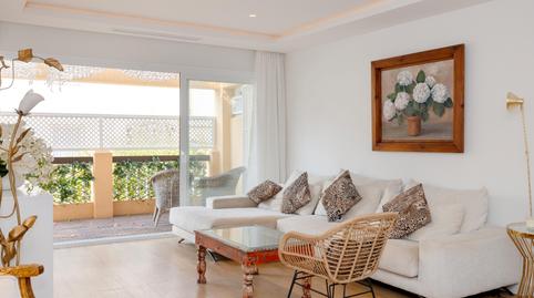 Foto 3 de Piso en venta en Conjunto White Pearl Beach, Romana Playa, Málaga