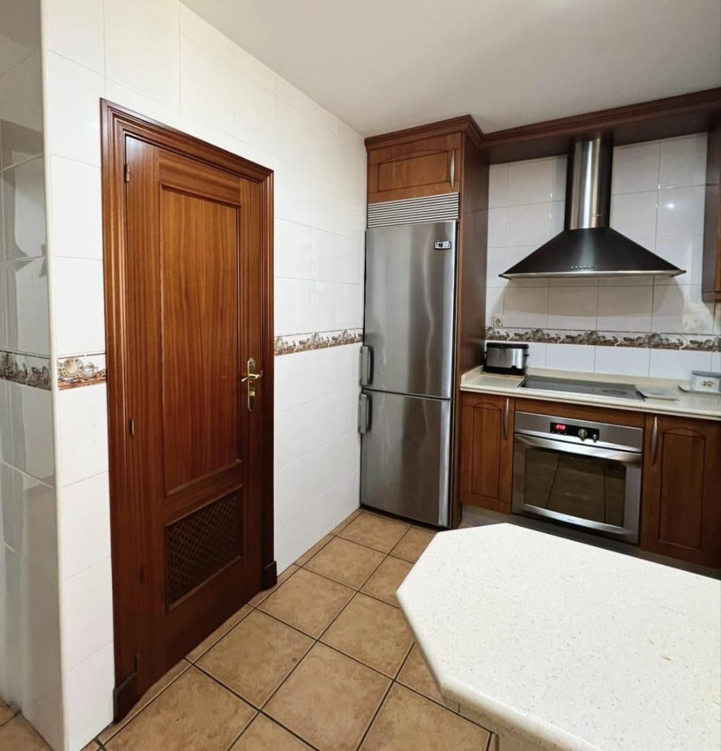 Kitchen of Single-family semi-detached for sale in Alcalá de Guadaira  with Terrace and Swimming Pool