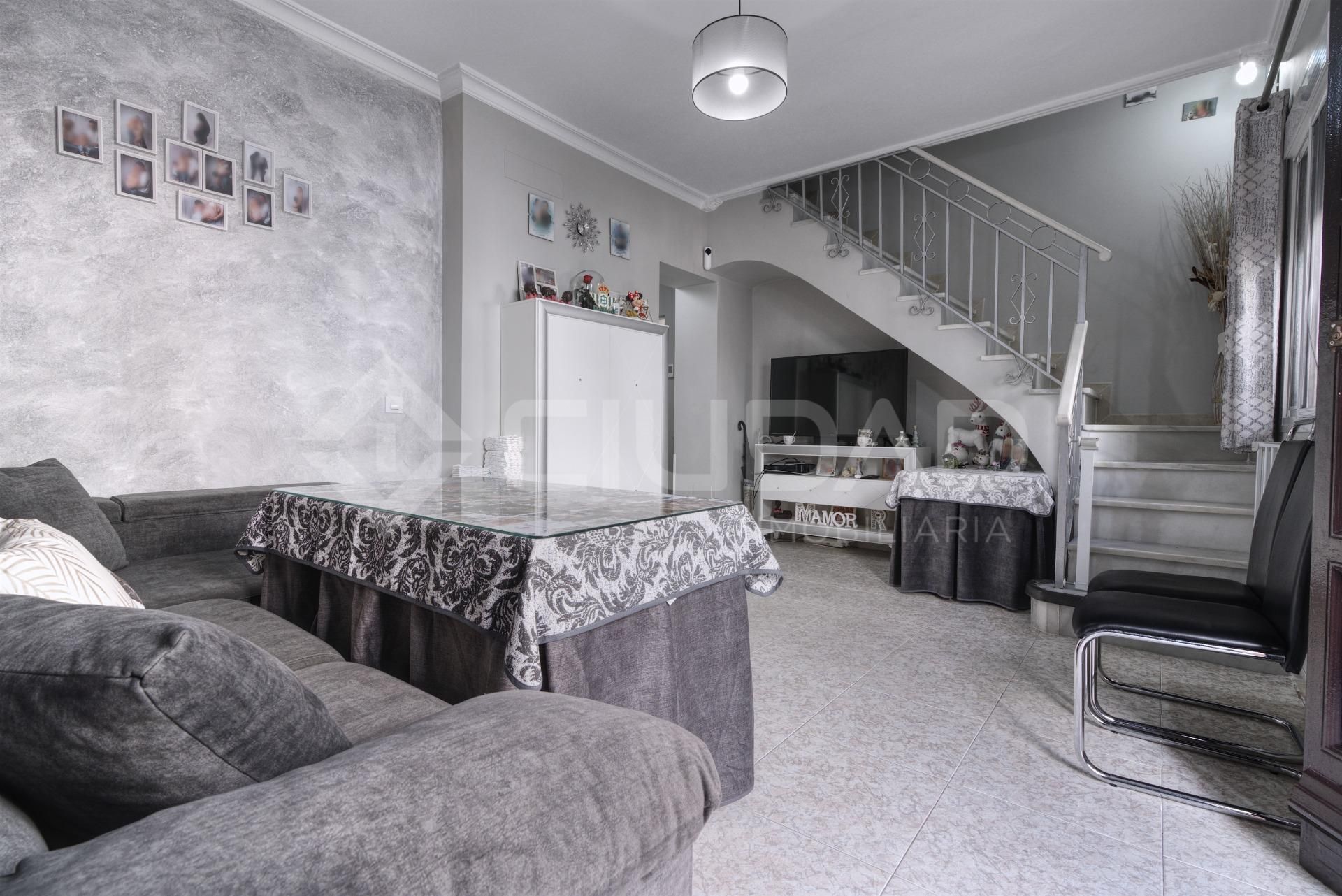 Sala d'estar de Casa o xalet en venda en Bormujos amb Terrassa i Balcó