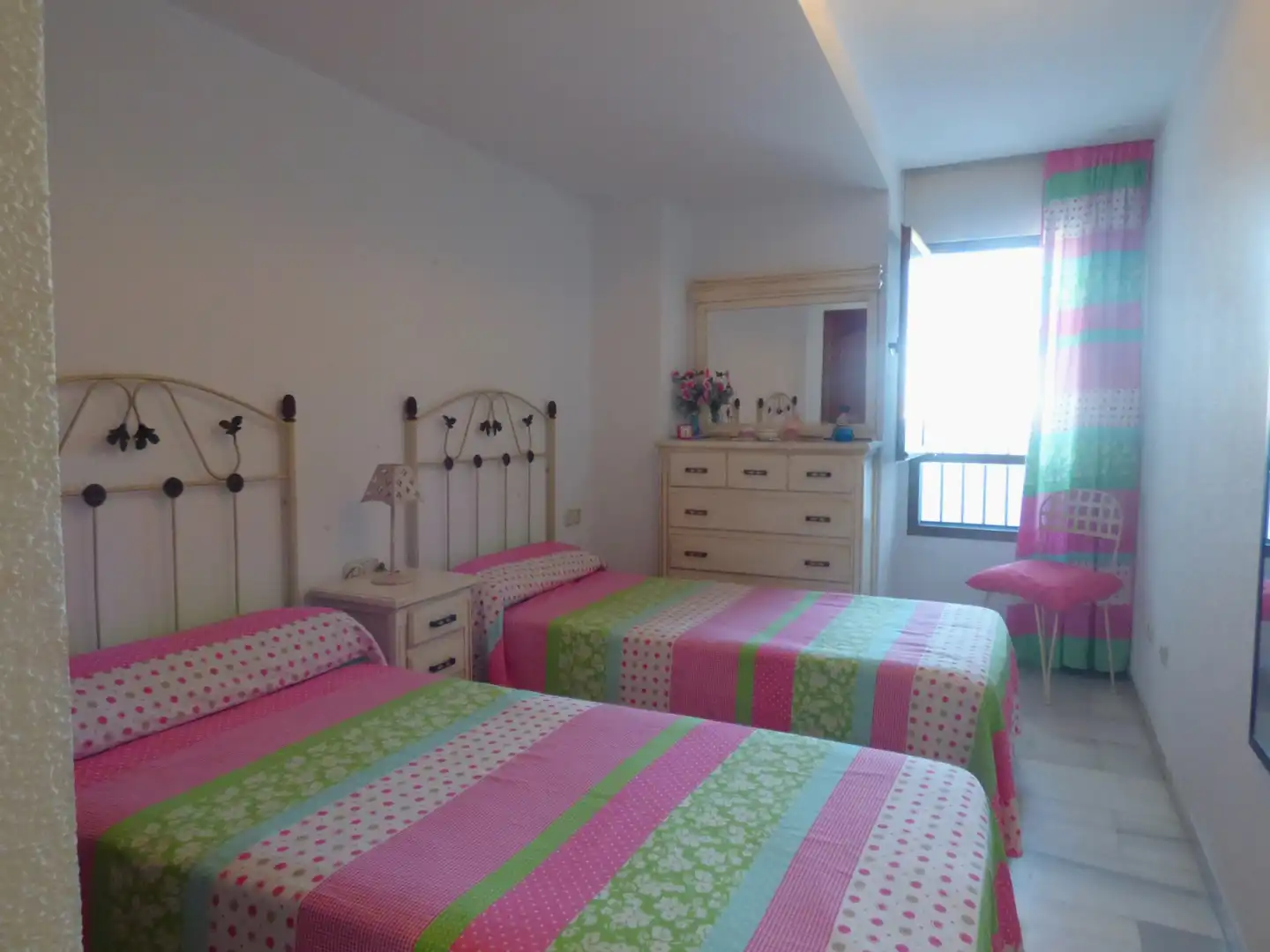 Schlafzimmer von Dachboden zum Verkauf in Cádiz mit Heizung und Terrasse