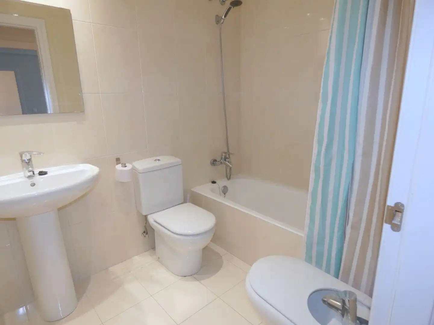 Bany de Apartament en venda en Bilbao  amb Calefacció, Parquet i Traster