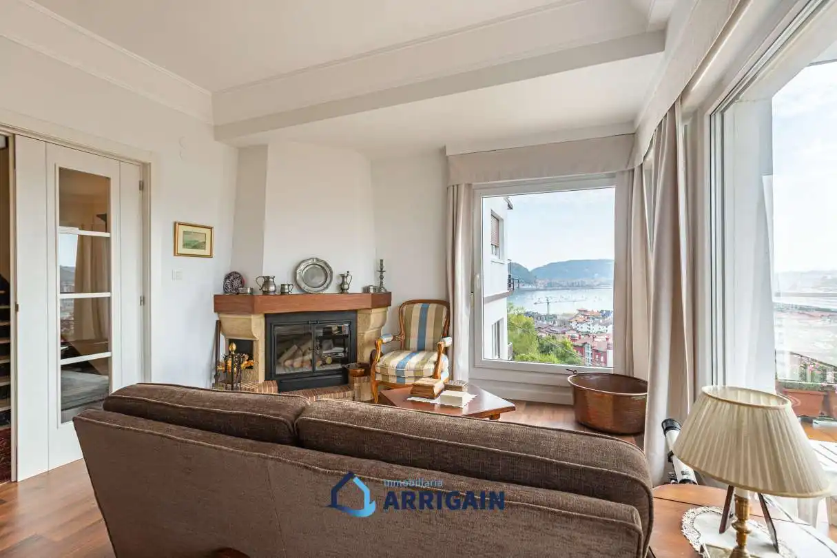 Sala de estar de Dúplex en venta en Donostia - San Sebastián  con Calefacción, Jardín privado y Terraza