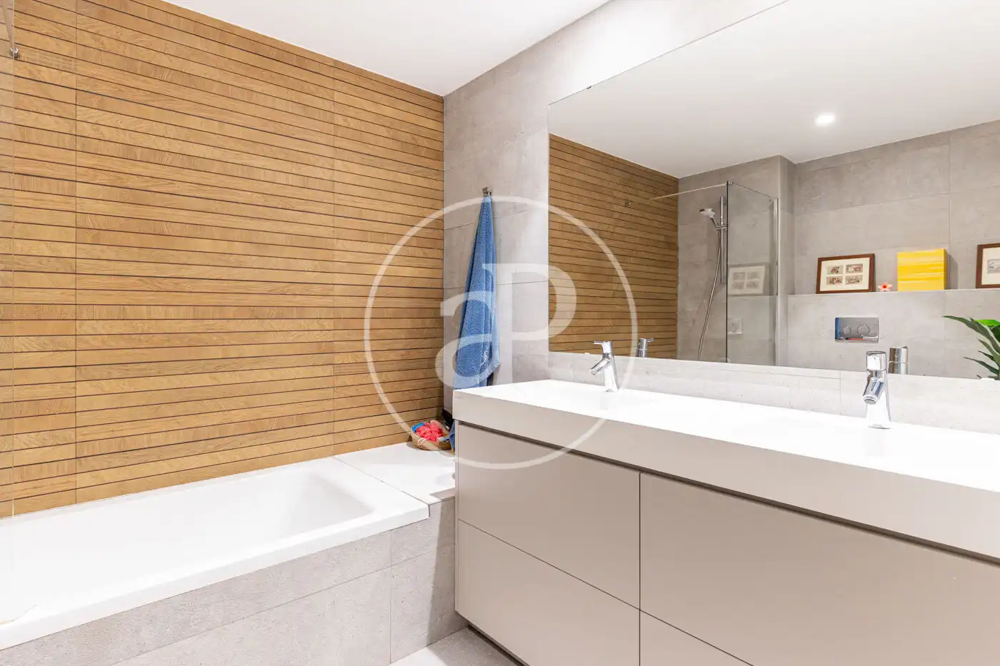 Bathroom of Flat for sale in Sant Cugat del Vallès  with Air Conditioner, Heating and Private garden