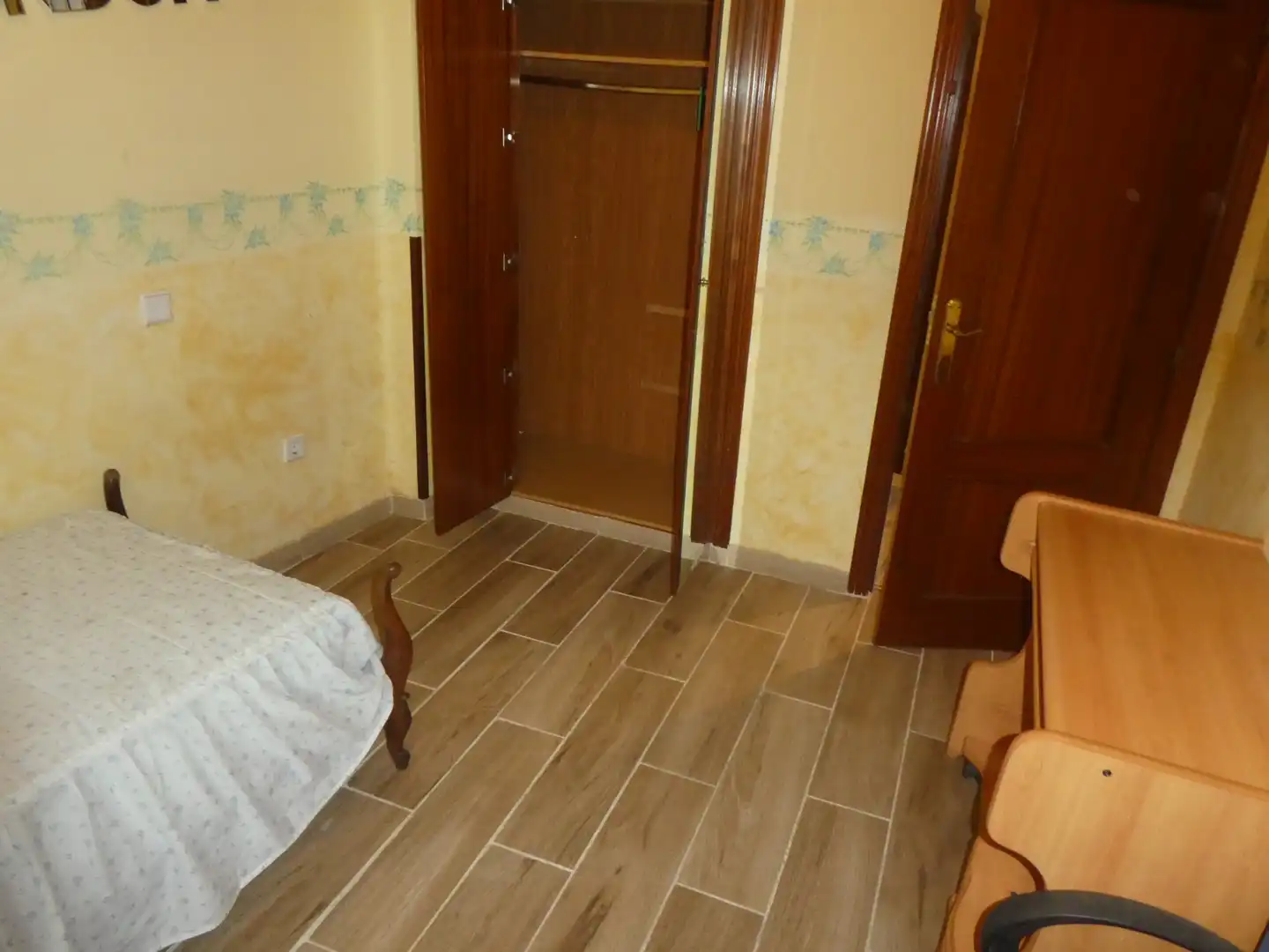 Dormitori de Pis en venda en Burgos amb Calefacció, Parquet i Moblat
