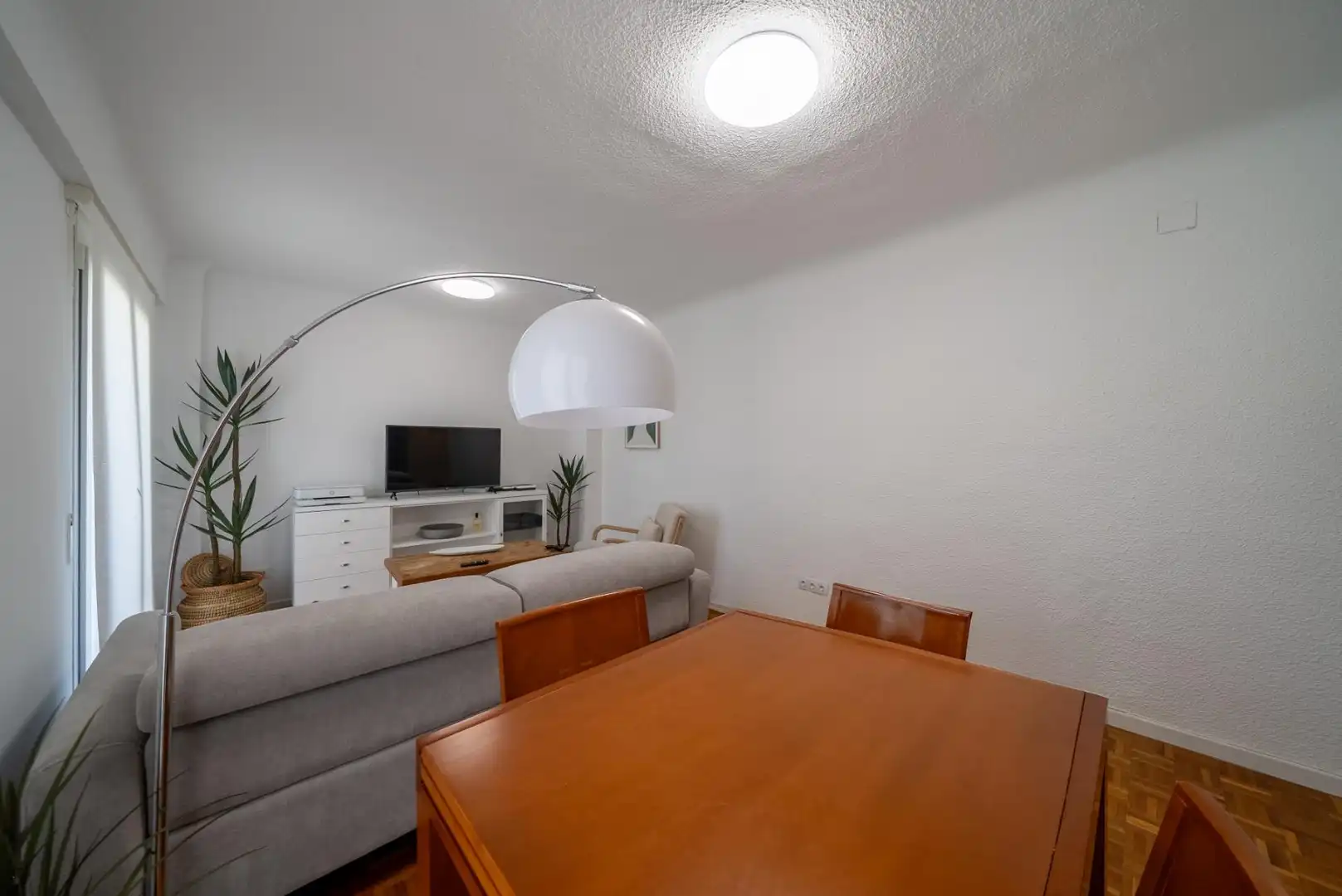 Sala d'estar de Apartament de lloguer en Alicante / Alacant amb Moblat i Balcó