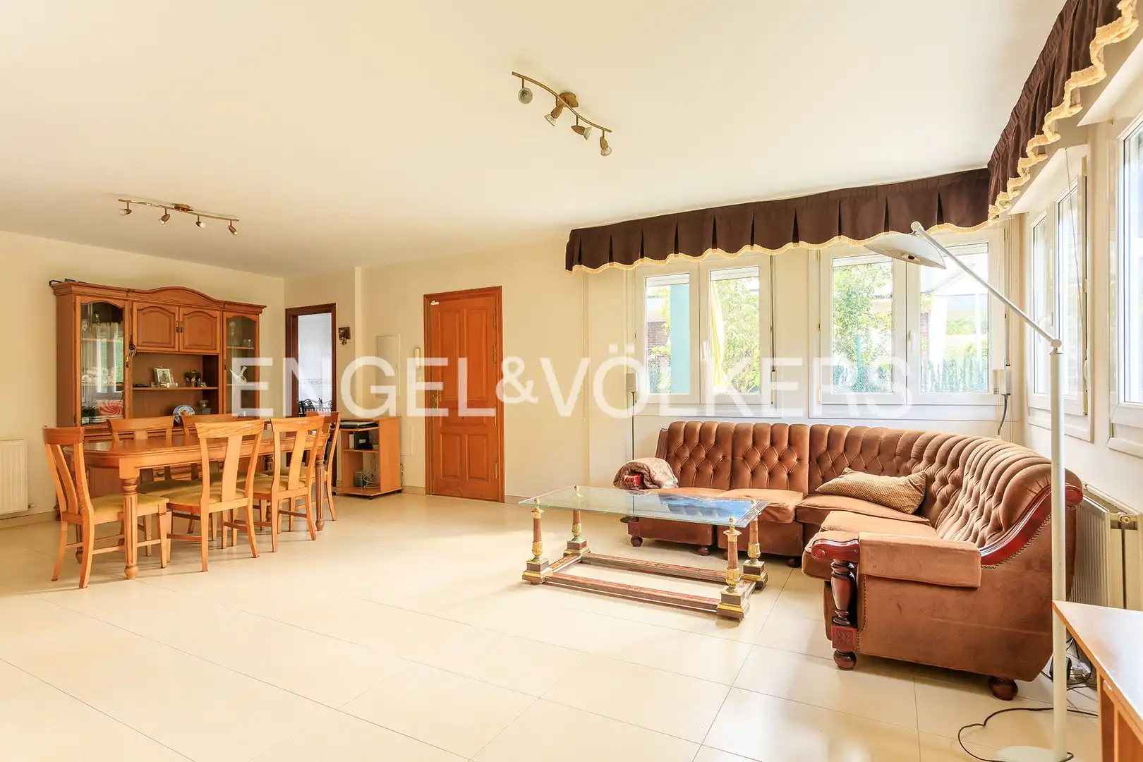 Sala de estar de Casa o chalet en venta en Castro-Urdiales con Calefacción, Jardín privado y Terraza