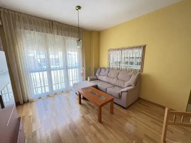 Sala de estar de Apartamento en venta en Valdepeñas con Aire acondicionado, Calefacción y Amueblado
