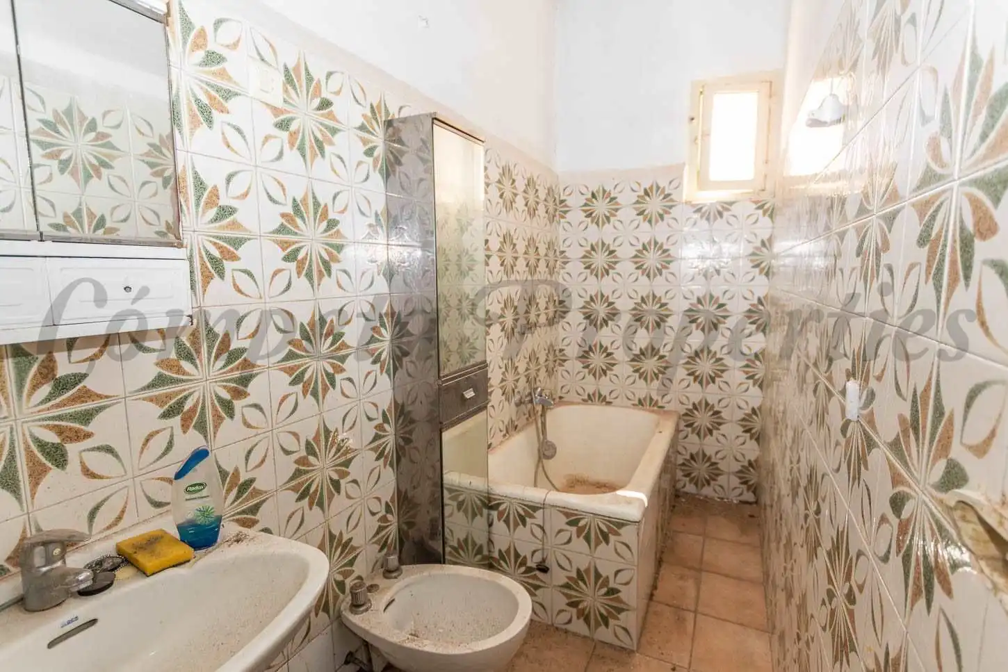 Bany de Casa o xalet en venda en Nerja amb Jardí privat, Terrassa i Balcó