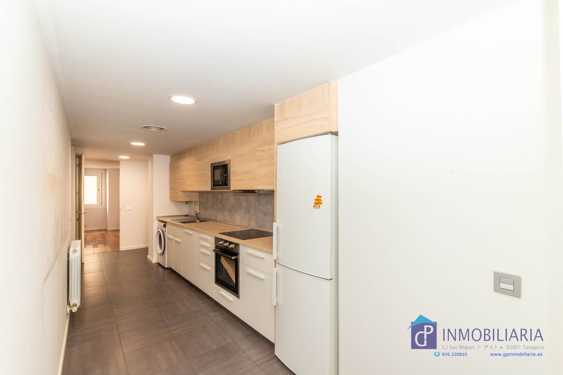 Kitchen of Flat for sale in  Zaragoza Capital  with Air Conditioner, Heating and Oven