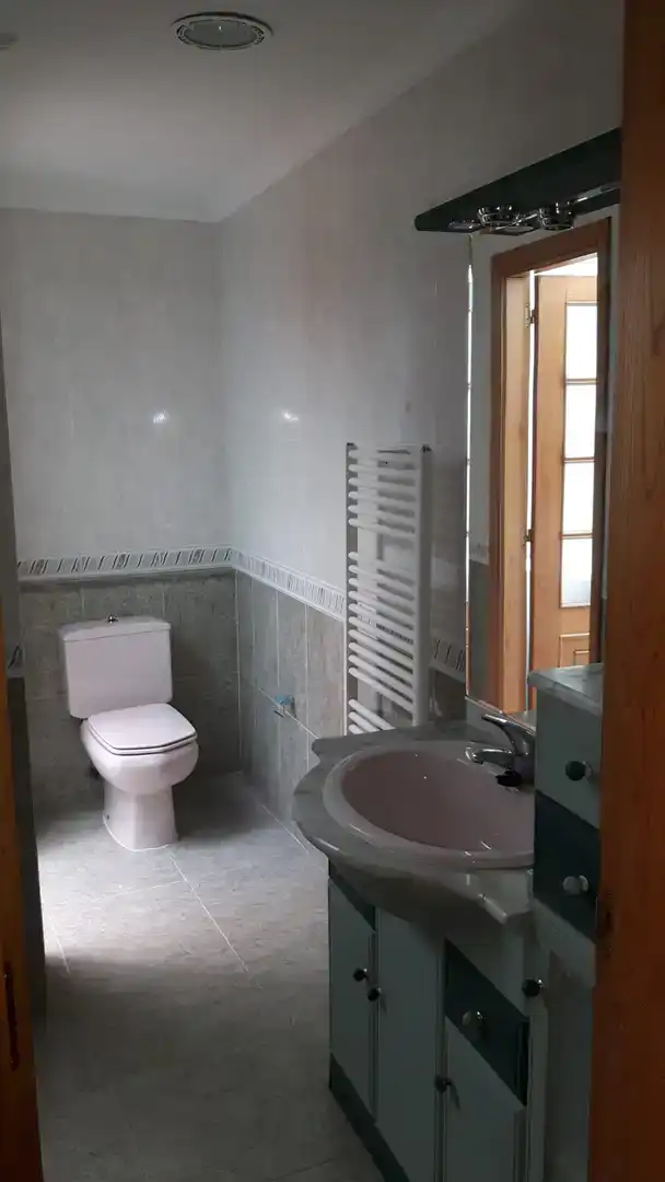 Bany de Pis de lloguer en Lugo Capital amb Aire condicionat i Balcó