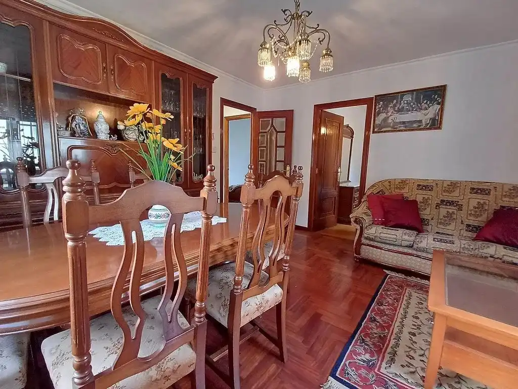 Menjador de Casa o xalet en venda en Mondariz amb Calefacció, Jardí privat i Parquet