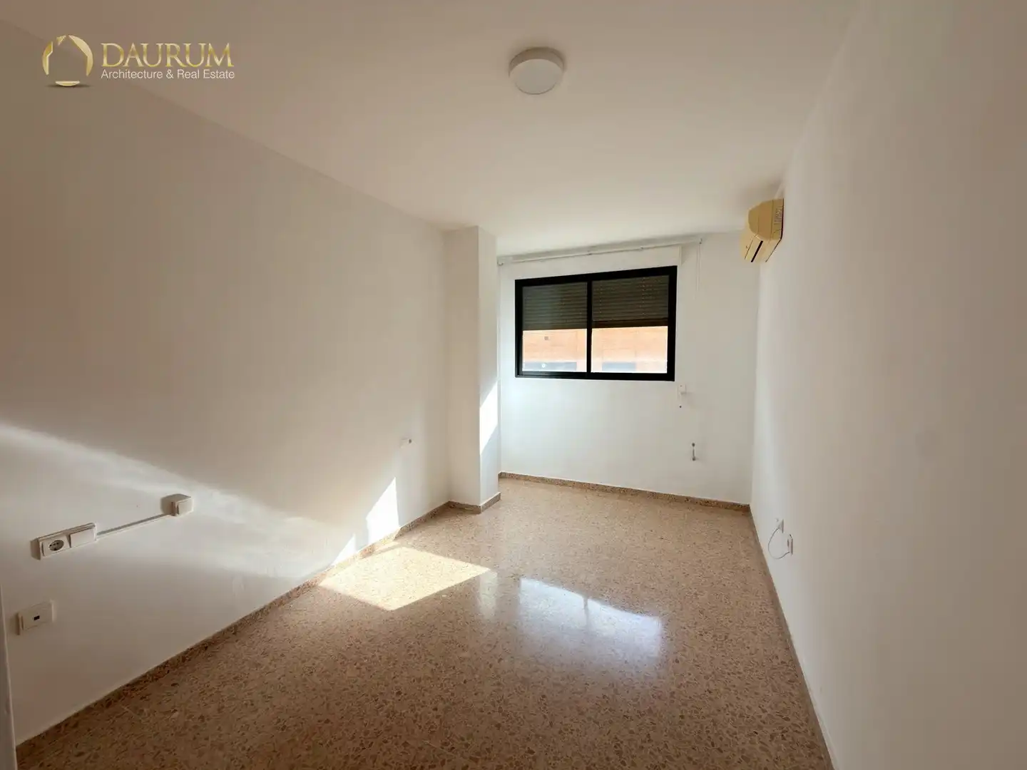 Bedroom of Flat for sale in Casc Urbà