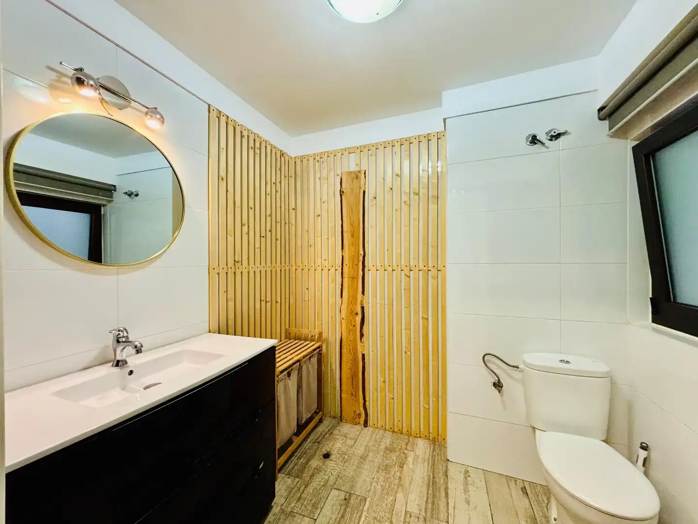 Bathroom of Flat for sale in  Pamplona / Iruña  with Heating, Furnished and Balcony