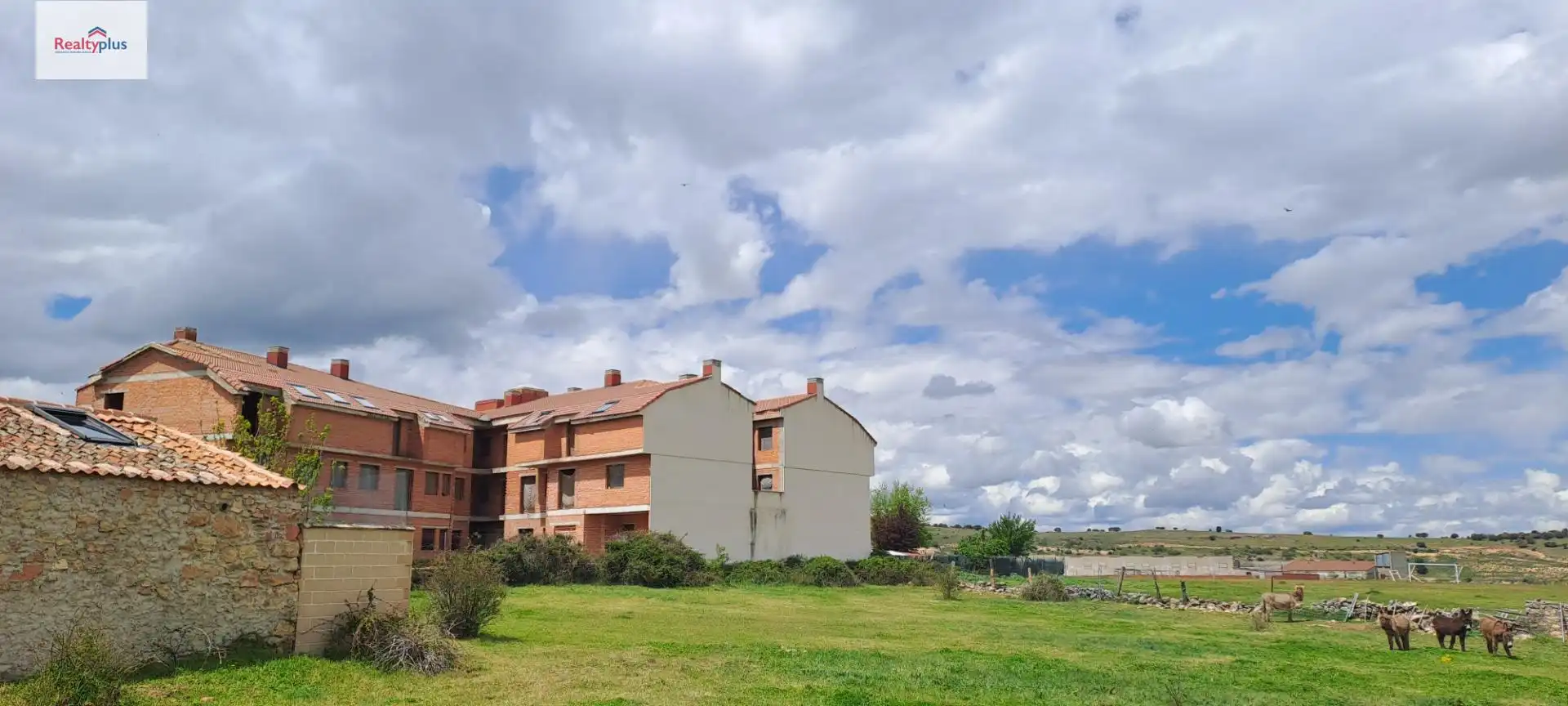 Vista exterior de Edifici en venda en Espirdo