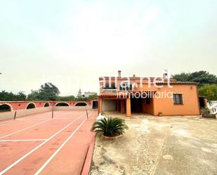 Vista exterior de Casa o xalet en venda en Alzira amb Aire condicionat, Terrassa i Piscina