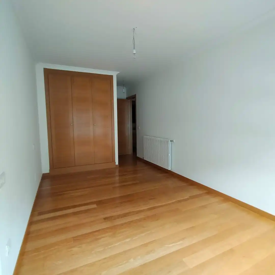 Habitación de Piso en venta en Santiago de Compostela  con Calefacción, Jardín privado y Parquet