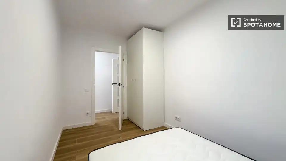 Bedroom of Flat for share in Can Serra - Pubilla Cases