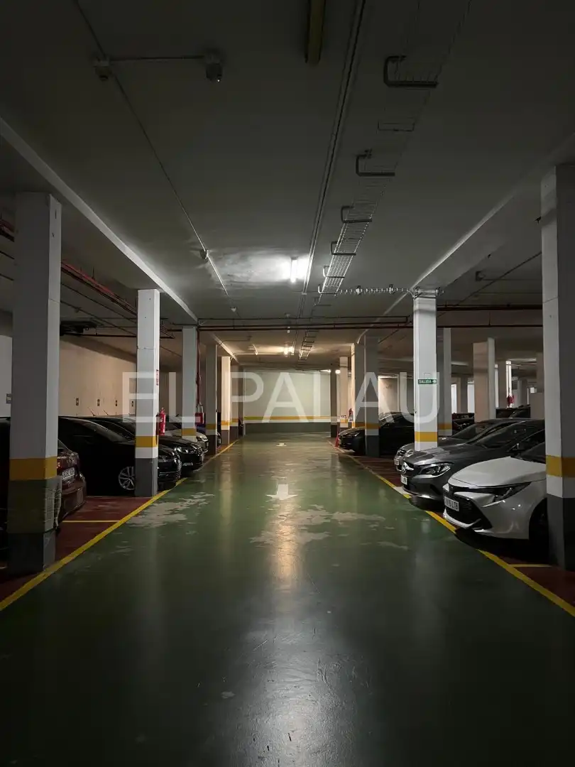 Parking de Piso de alquiler en Valencia con Aire acondicionado, Calefacción y Parquet