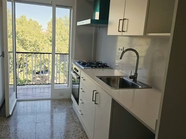 Appartamento con balcone in vendita a Centre