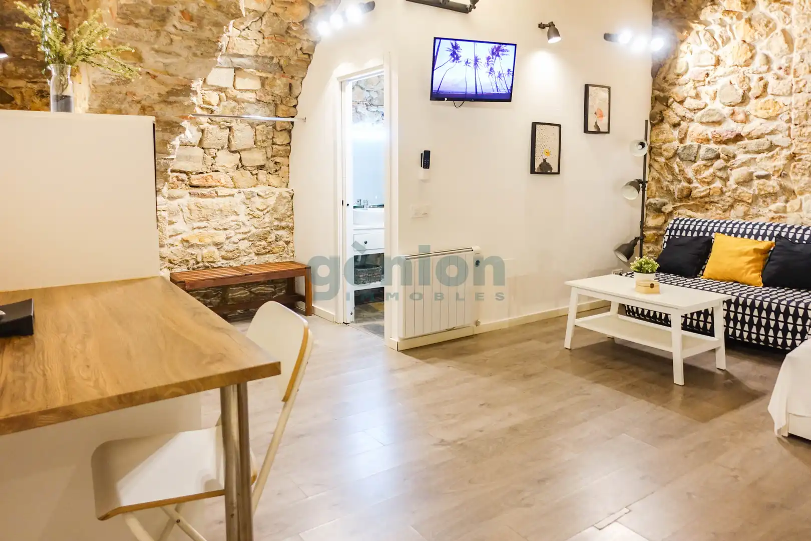 Sala d'estar de Pis en venda en Girona amb Aire condicionat, Calefacció i Moblat
