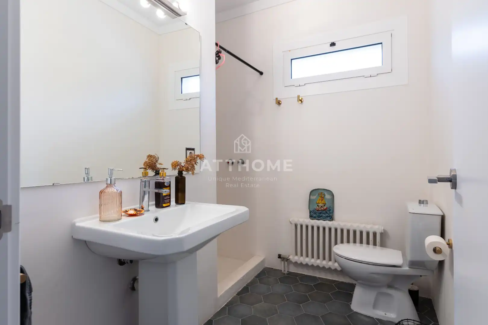 Bathroom of Houses for rent in Cabrils  with Air Conditioner, Heating and Private garden