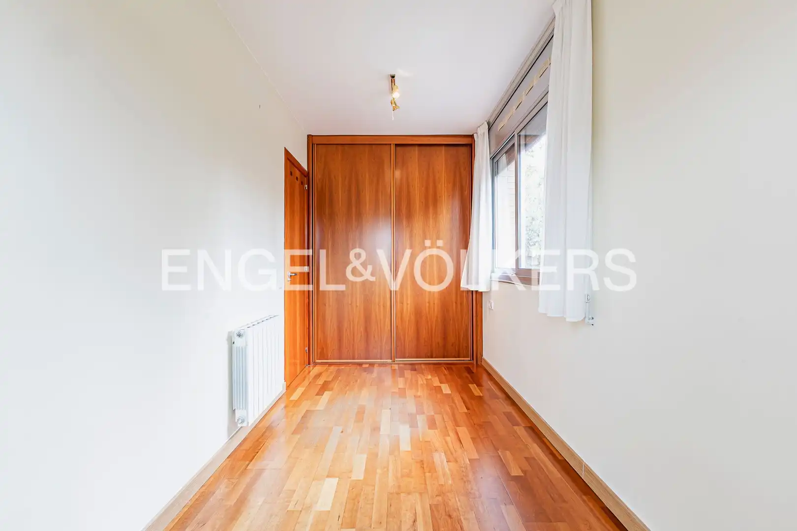 Esszimmer von Einfamilien-Reihenhaus zum Verkauf in Barcelona mit Heizung