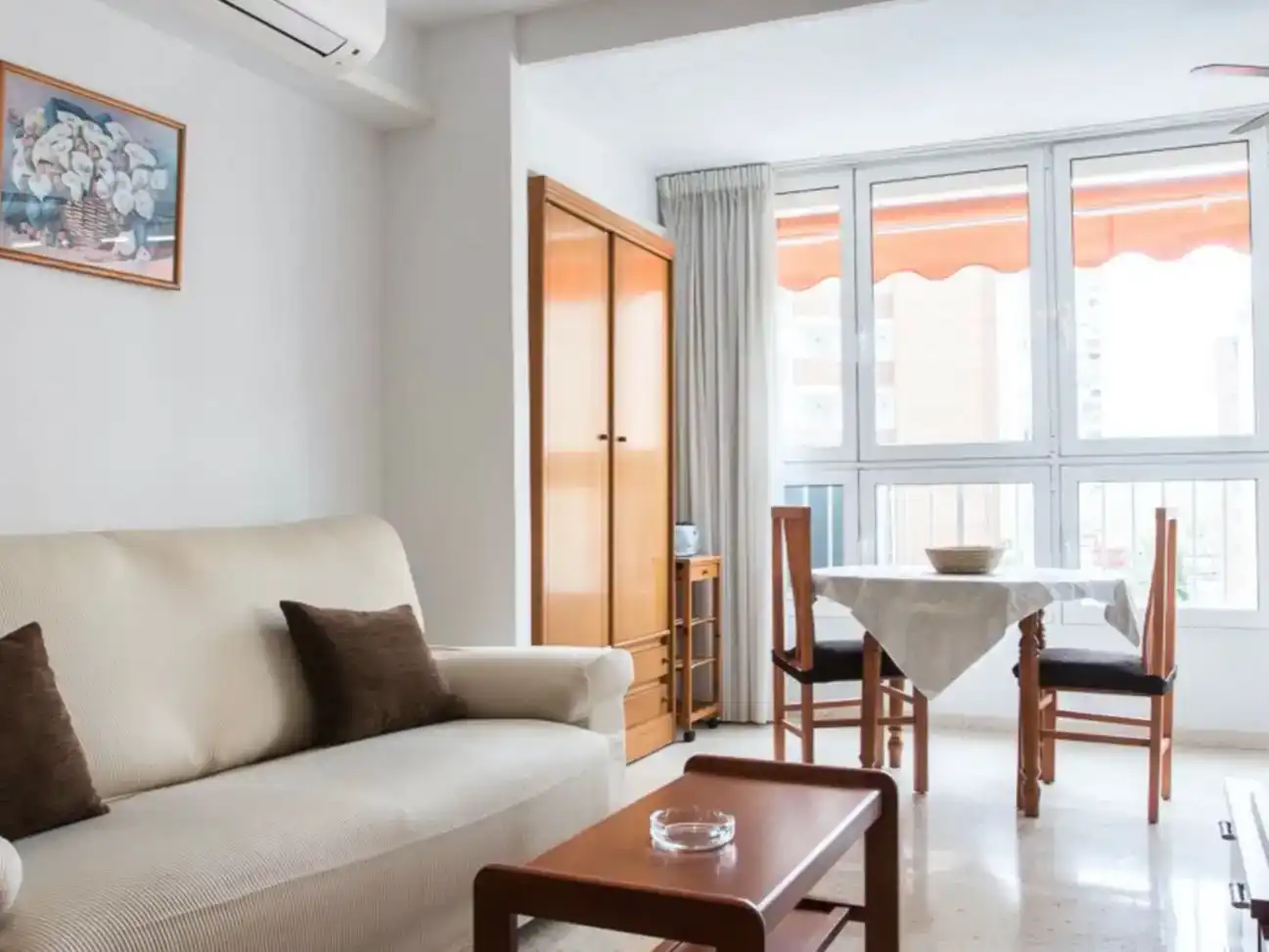 Wohnzimmer von Wohnung zur Miete in Benidorm mit Klimaanlage, Schwimmbad und Balkon