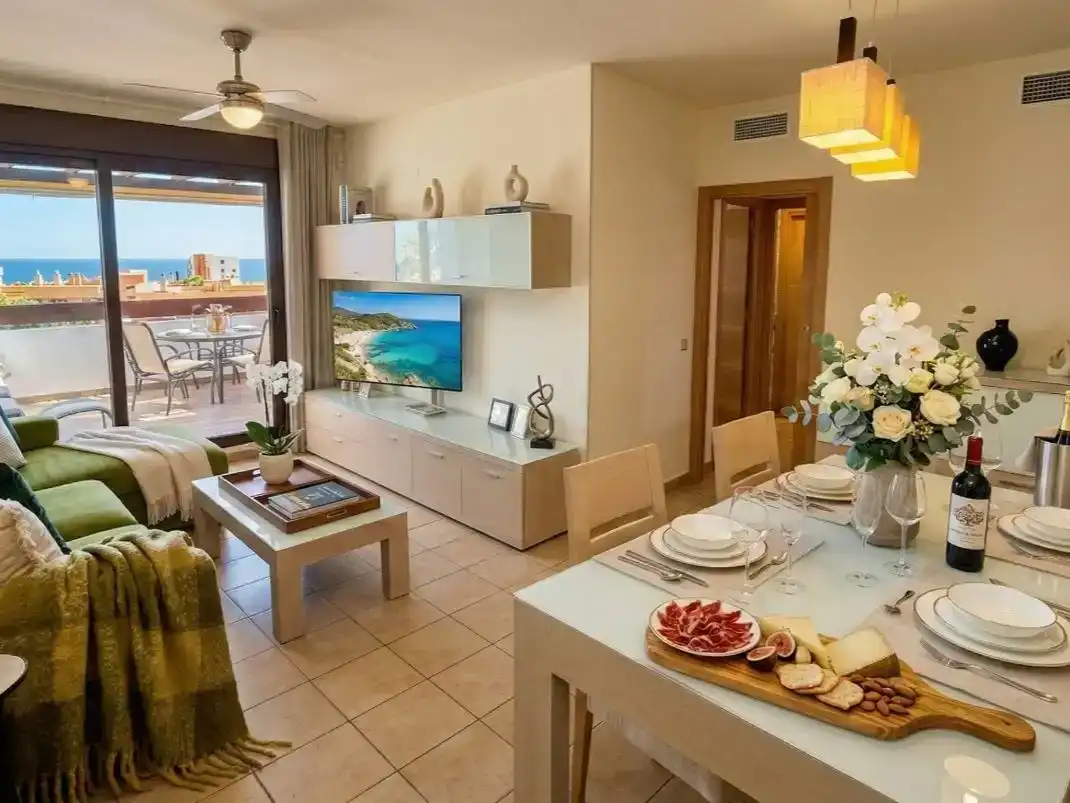 Wohnzimmer von Wohnung zur Miete in Mijas mit Klimaanlage, Privatgarten und Terrasse