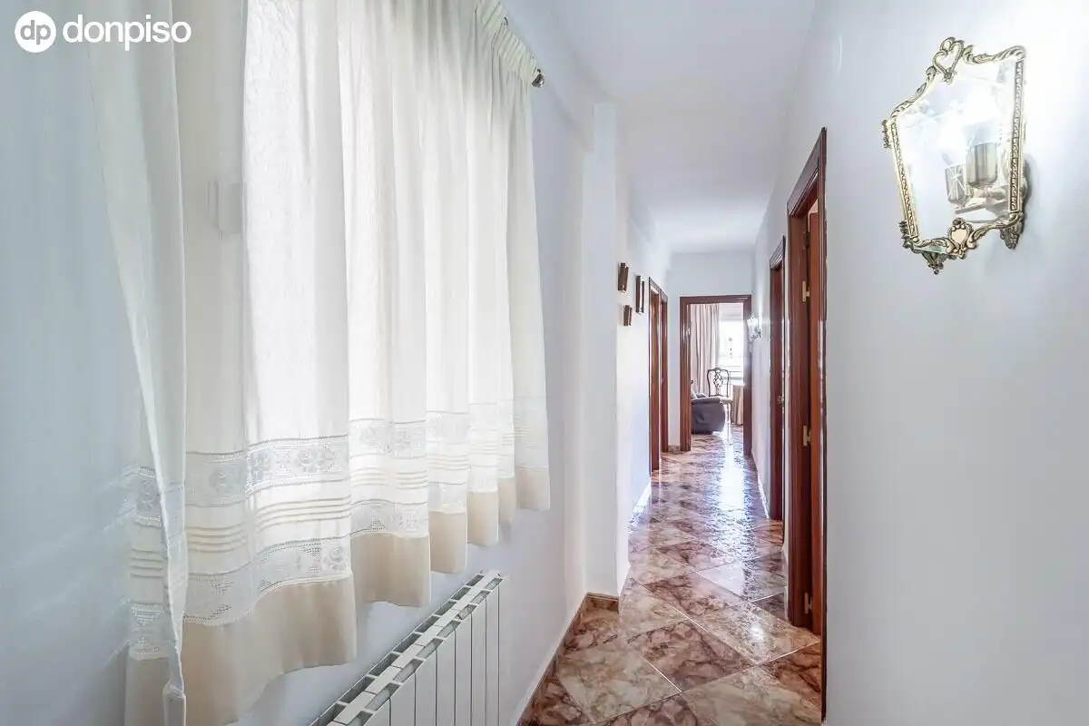 Wohnung zum Verkauf in Granada mit Klimaanlage, Heizung und Terrasse
